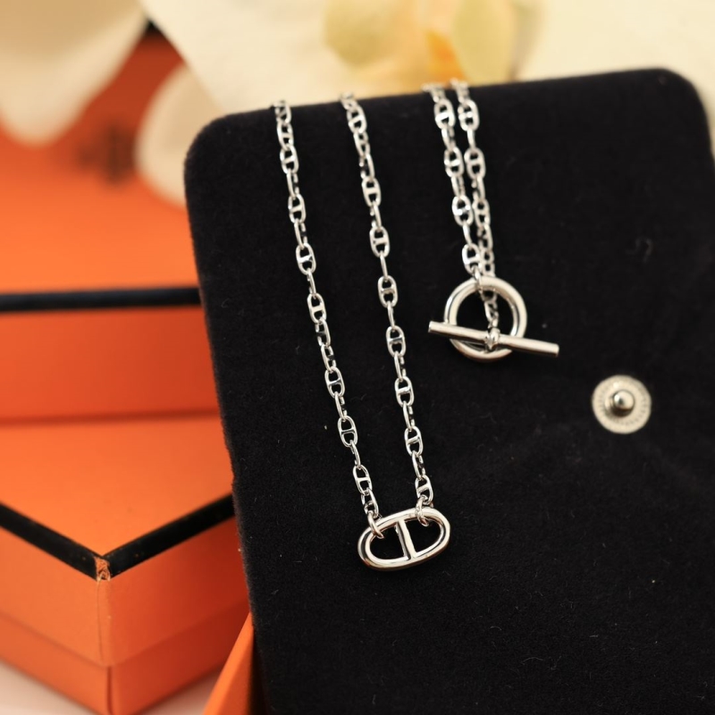 H**me5 necklaces